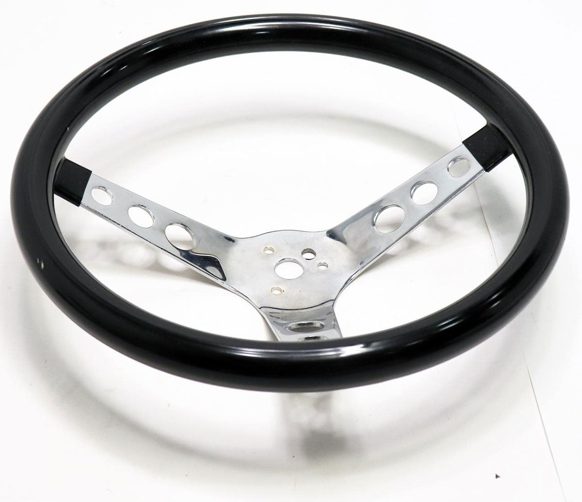 13-1/2" Classic Cruisin Steering Wheel
Black Gloss Vinyl Grip. 3-1/2" Dish